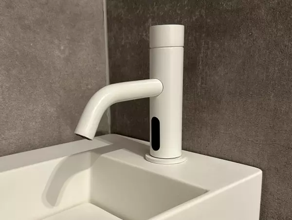 Waterevolution Flow electronic sink faucet, infrared battery operated, matt white T110EBBR