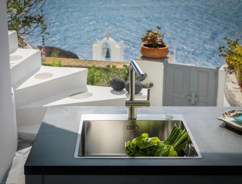 Franke solid stainless steel kitchen tap Atlas Neo swivel spout 115.0521.435