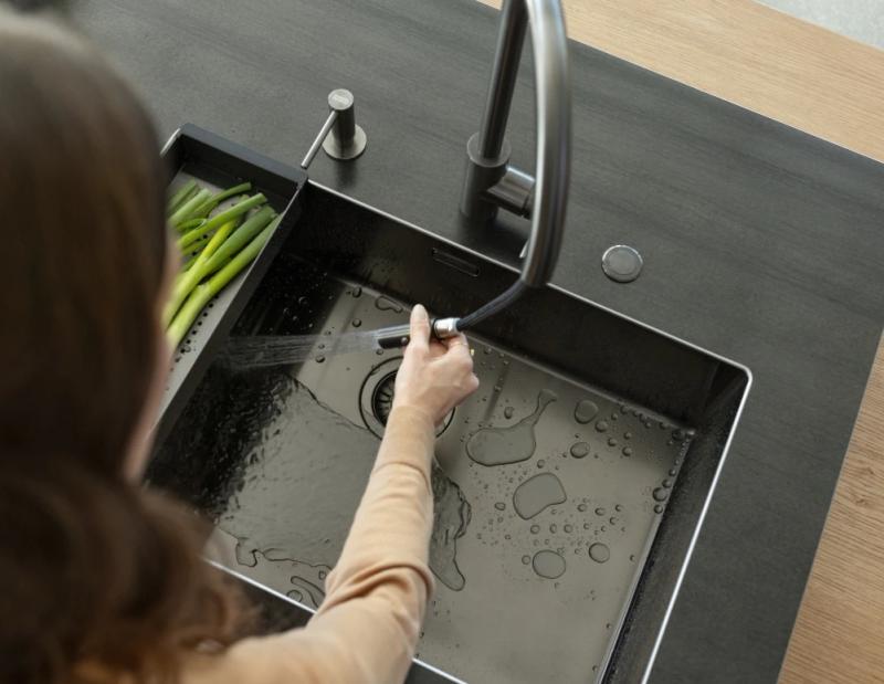 Franke Kitchen tap Eos Neo with spout pull-out spray head pvd gun metal 115.0628.256