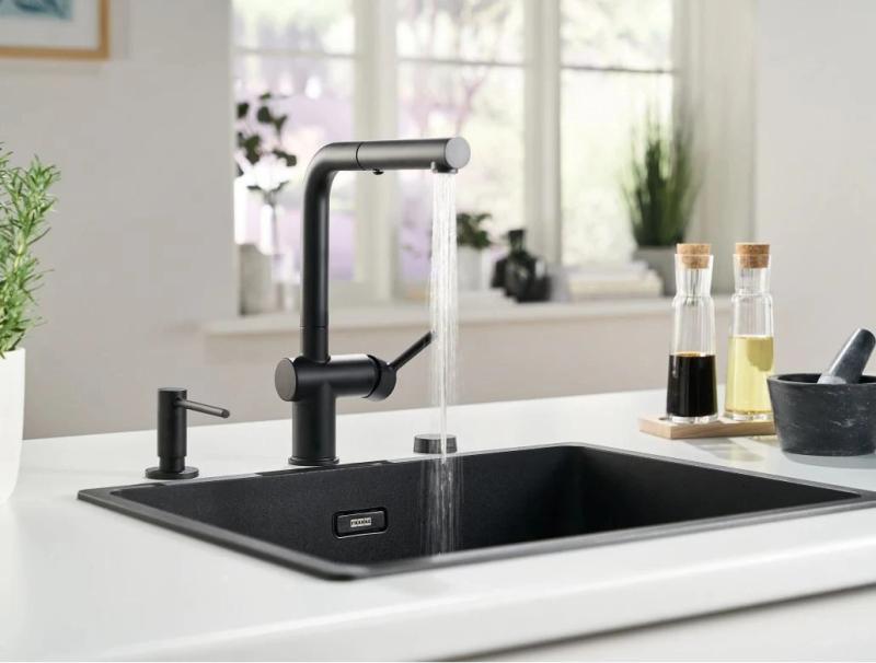 Franke Active L matt black kitchen tap with pull-out hand shower 115.0653.382