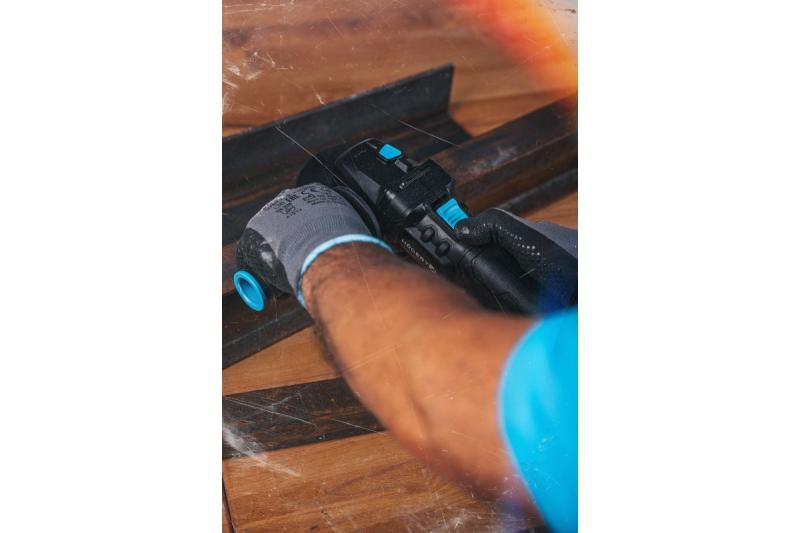 HÖGERT Kabelloser Winkelschleifer mit Paddelschalter, 125MM, 18V, Set mit Akku, Ladegerät, Zubehör