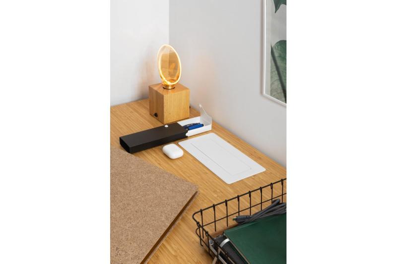 Zachte uitschuifbare stopcontactmodule.