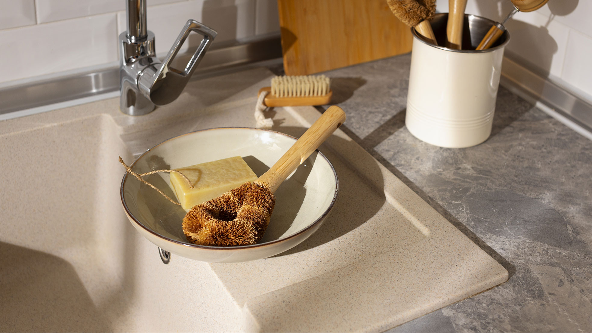199_en_media-1_cleaning-bio-composit-sinks-16x9.jpg